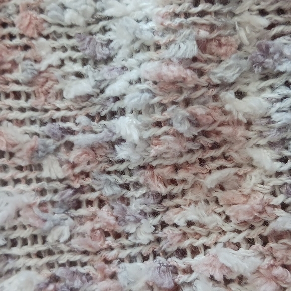 Sweater with hood - Picture 2 of 7